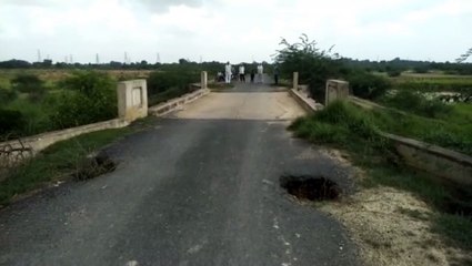 भरथना: जानलेवा सड़क से कभी भी हो सकता है बड़ा हादसा