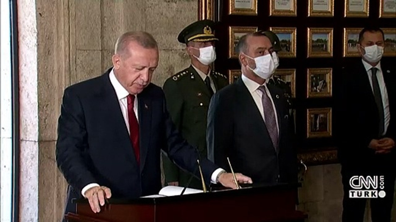 SON DAKİKA... Cumhurbaşkanı Erdoğan ve YAŞ üyelerinden Anıtkabir'e ziyaret | Video