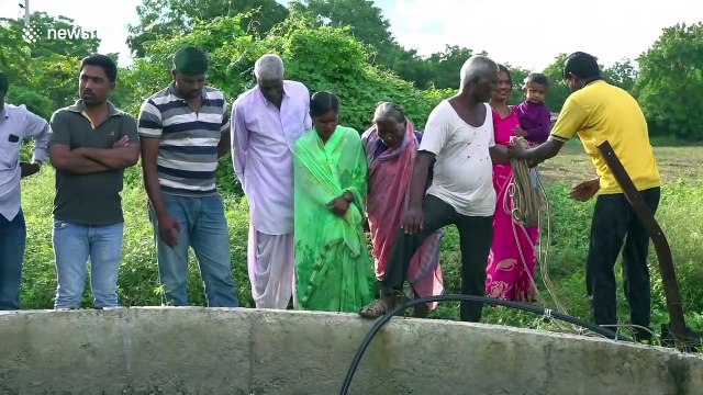 Deadly cobra nearly bites rescuer dangling mid-air inside well