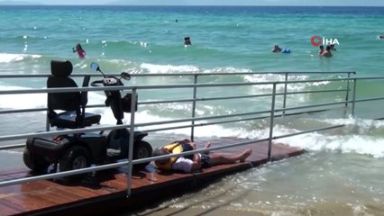 Kuşadası’nda engelsiz plajlar oluşturuldu