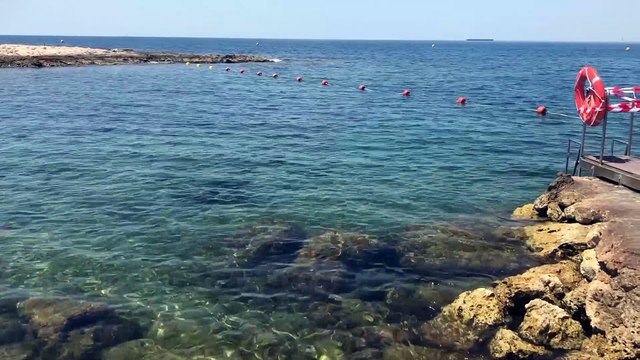 Martigues. La baignade toujours interdite aux Laurons, la police est sur place