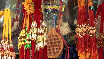 Vocal For Local: बाजारों में बढ़ी स्वदेशी राखियों की माँग