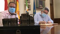 Rodríguez Uribes se reúne con el alcalde de Mérida