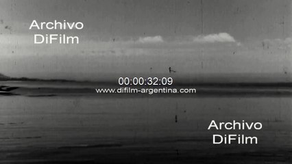 Juan Sarthou gana carrera de motonautica en el lago San Roque 1974