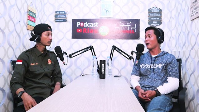 Dari Kecil Bergelut Dengan ULAR, Kini Punya 15 Ular Berbisa. [Part I : Amar Penakluk Ular]