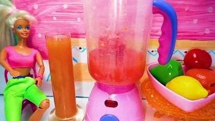 Barbie  doll and toys for kids Barbie make fruit juice in her juicer