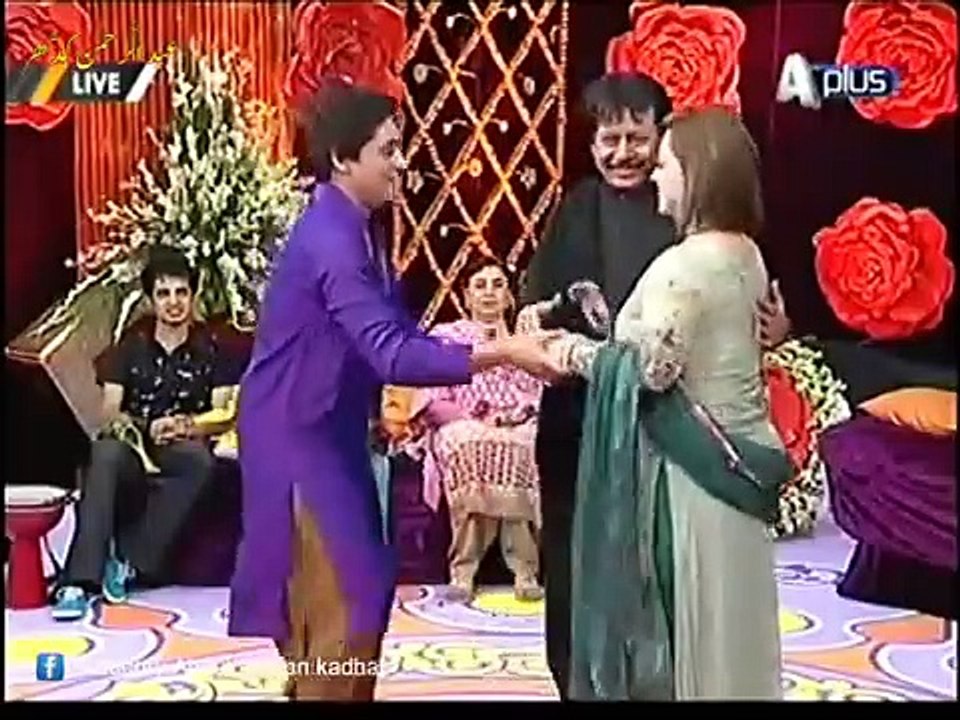 Attaullah Khan Esakhelvi Dance with Madeha Shah