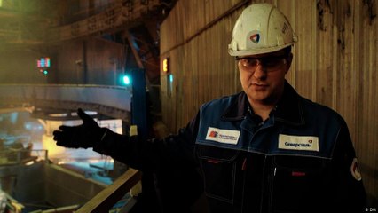 عامل حديد وصلب روسي من مؤيدي حياة روسيا في ظل بوتين