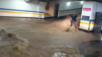 '물 폭탄'에 잠긴 부산...곳곳이 '아수라장' / YTN