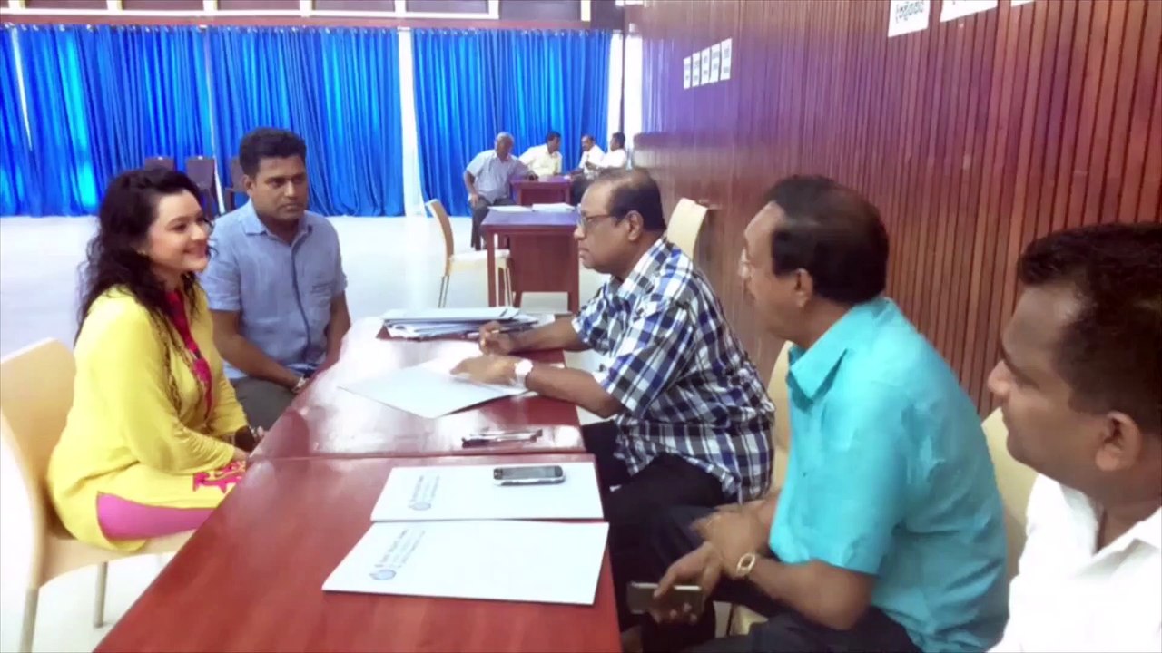 සුදු කබර හැදුනු ඕෂදී පොත්ත රතු කරගෙන තියෙන්නේ රු.275,000ක ඉන්ජක්ෂන් එකක් ගහගෙන