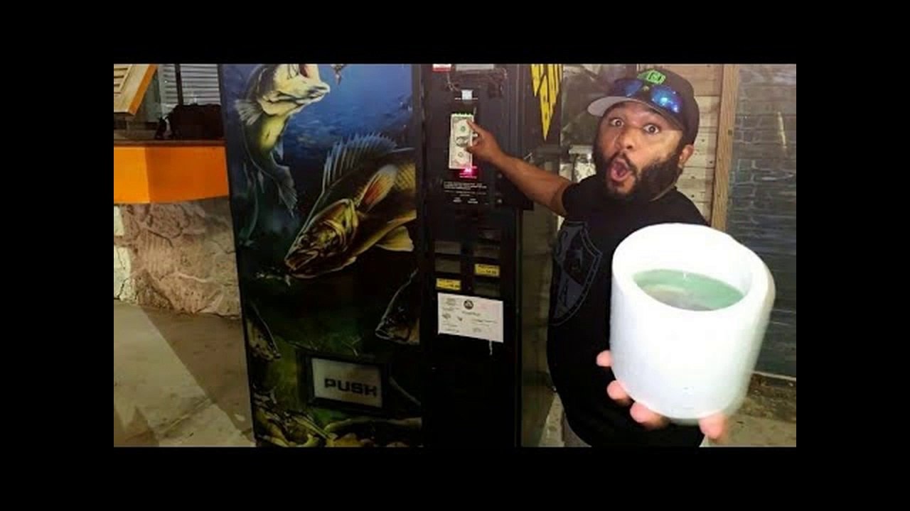 BUYING LIVE Fish FROM A VENDING MACHINE! (REAL)