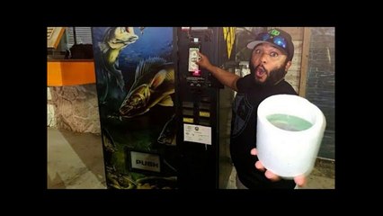 BUYING LIVE Fish FROM A VENDING MACHINE! (REAL)