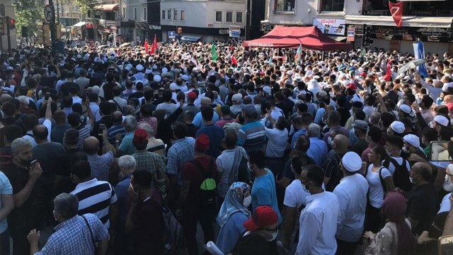Ayasofya Camii'ne giden yollarda izdiham!