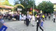 Vatandaşlar, Ayasofya-i Kebir Cami-i Şerifi'ne akın ediyor  - İSTANBUL