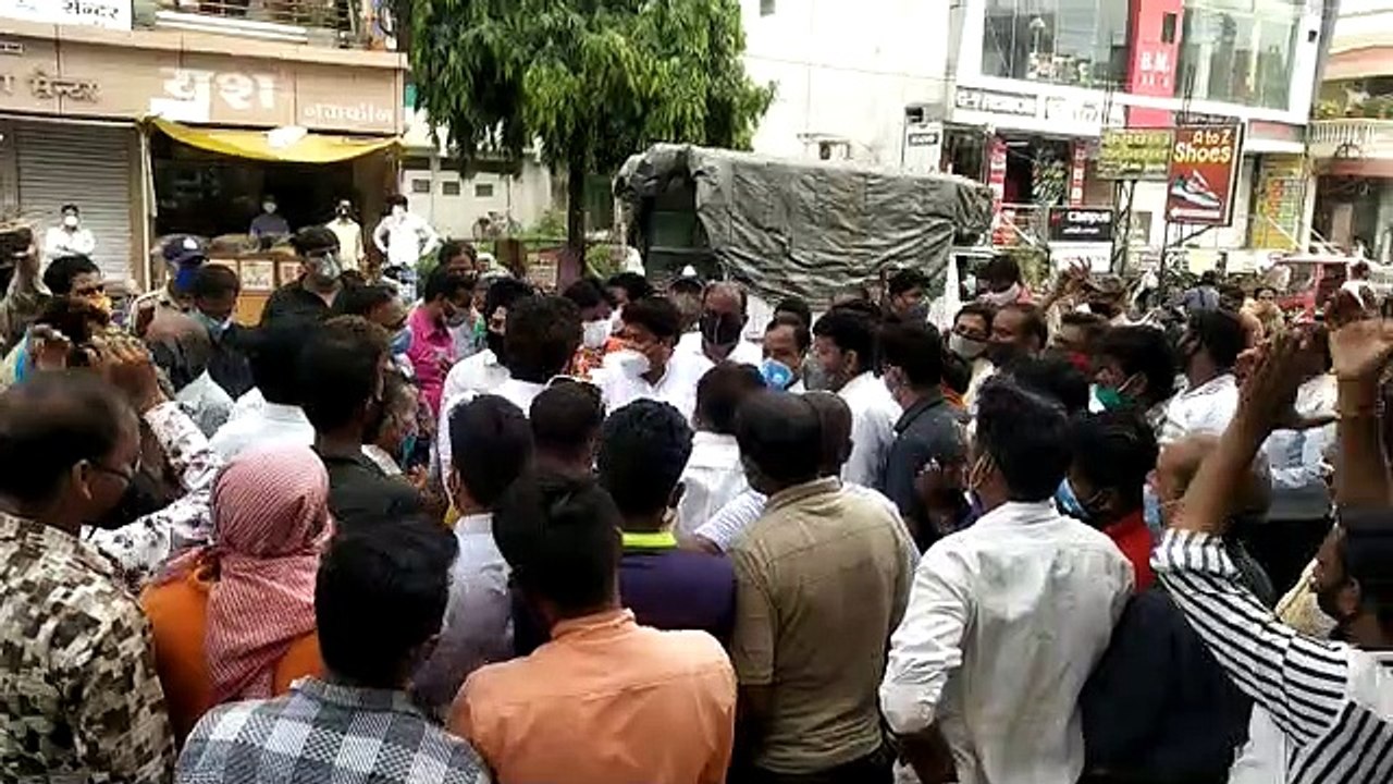 इंदौर की विधानसभा 1 में लोगों की हंगामा, जिला प्रशासन के खिलाफ हुई नारेबाजी