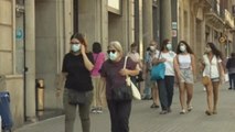 Aumentan contagios, brotes y edad media de afectados en España