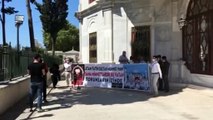 Vatandaşlar cuma naması öncesi Fatih Sultan Mehmet Türbesi'ni ziyaret ediyor - İSTANBUL