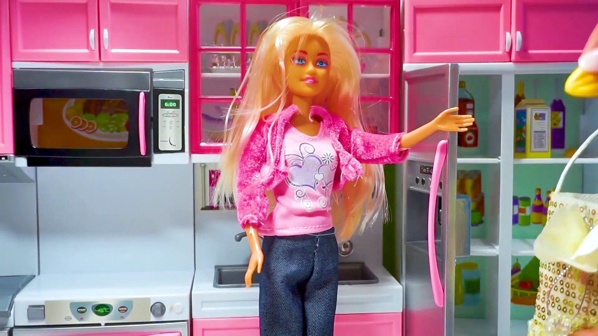 Barbie Princess Doll go to shopping and cooking in her kitchen toy set-  Kids video - video Dailymotion