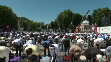 Primeira reza muçulmana em Santa Sofia
