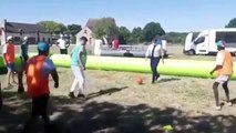 Football - Quand le président Emmanuel Macron joue au foot avec des jeunes...