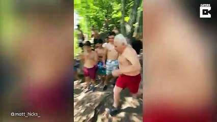 Un vieil homme de 73 ans saute d'une falaise