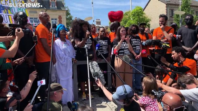 Assa Traoré (35) kämpft gegen Rassismus bei der Polizei in Frankreich