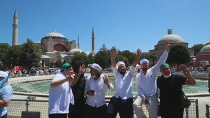 Prédicas y cánticos para "reconquistar" Santa Sofia