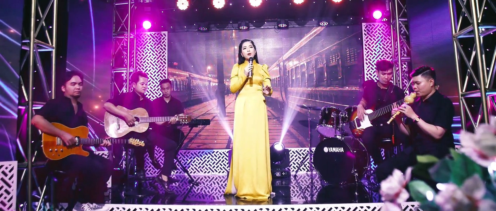 Hai Kỷ Niệm Một Chuyến Đi - Như Hoa