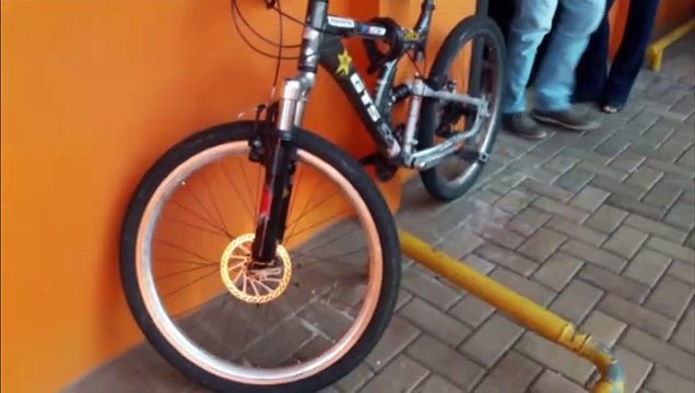 Adolescente é socorrido pelo Siate após sofrer queda de bicicleta na Rua da Lapa