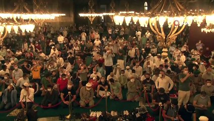 Ayasofya Camii yatsı namazında da doldu taştı