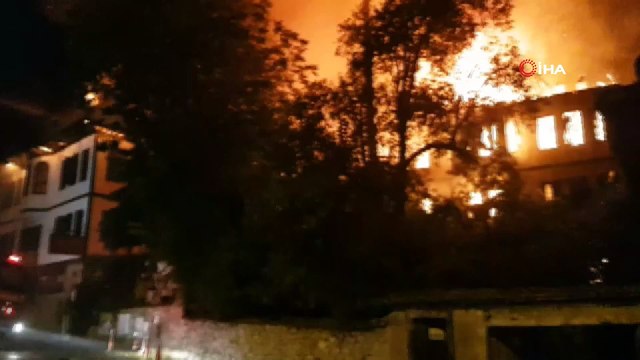 Safranbolu'da tarihi konak alev alev yanıyor