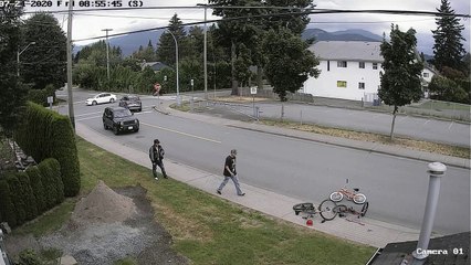 Man Confronts Alleged Bike Thief on Security Camera
