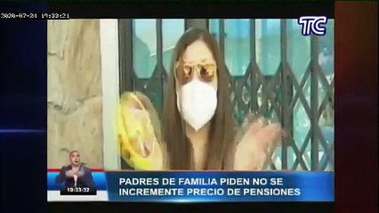 Padres de familia realizaron plantón para pedir que no se incrementen valores