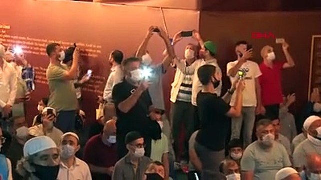 Ayasofya'da ilk sabah namazı! Adım atacak yer kalmadı...