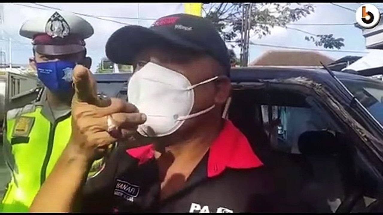 DUA ORANG MENINGGAL DIHANTAM PANTHER DI DEPAN PDAM JEMBER
