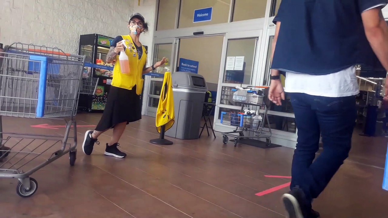 WALMART Manager: "Go, Get Out Of My Store" I Was Confronted When I Entered The Store Without A Mask