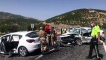 Bingöl-Elazığ karayolunda 2 araç kafa kafaya çarpıştı: 7 yaralı