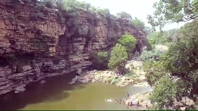 झरनेश्वर महादेव का प्रसिद्ध महादेव मंदिर, लॉक डाउन में लगा भक्तों का तांता