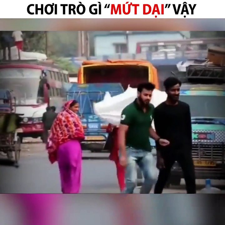 Chơi trò gì mứt dại vậy:))))