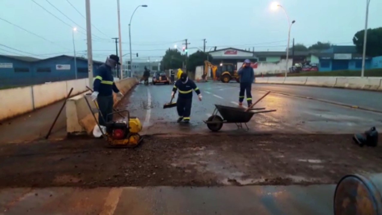 Atenção: Obras do DER interditam viaduto da Avenida Rocha Pombo na manhã deste sábado