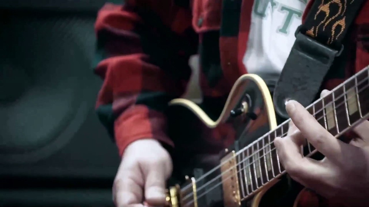 8) Music.  Guitar Bass.   Dark Cloak. Density & Time. Dance et électro.  Dramatique