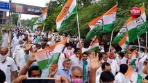 Watch video : भाजपा के खिलाफ कांग्रेस का प्रदर्शन, सोशल डिस्टेंसिंग तार-तार