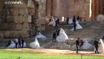 شاهد.. زفاف جماعي في بعلبك اللبنانية دون احتفالات بسبب كورونا