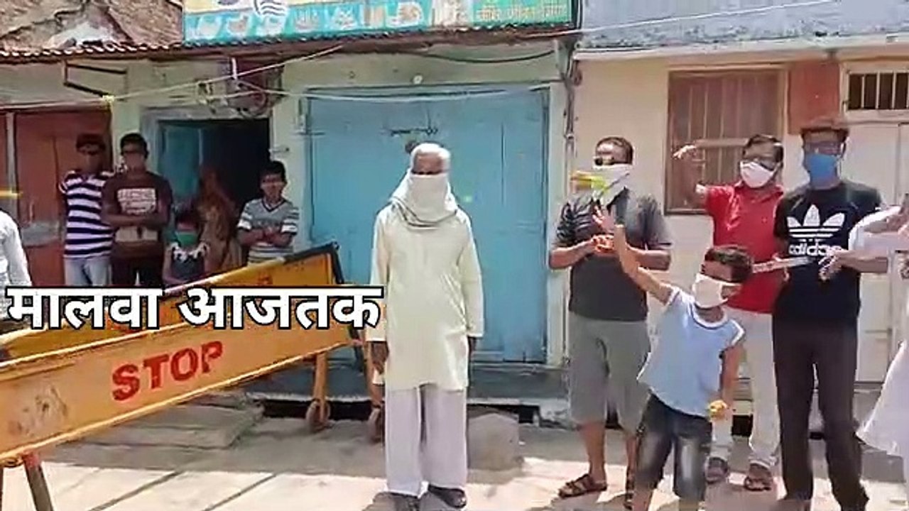 नीमच का माधव गंज मोहल्ला कन्टेनमेंट मुक्त, पुष्प वर्षा कर अधिकारीयों का स्वागत