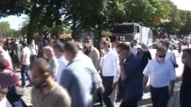 Ayasofya’da vatandaşlara seccade dağıtıldı