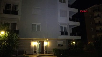 Balkonda dayağa tepki gösteren komşularına; "Hayırdır, size ne? Benim karım" dedi