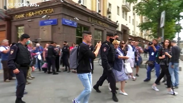 COVID-19 | Decenas de detenidos en Moscú por exigir el restablecimiento del derecho a la protesta
