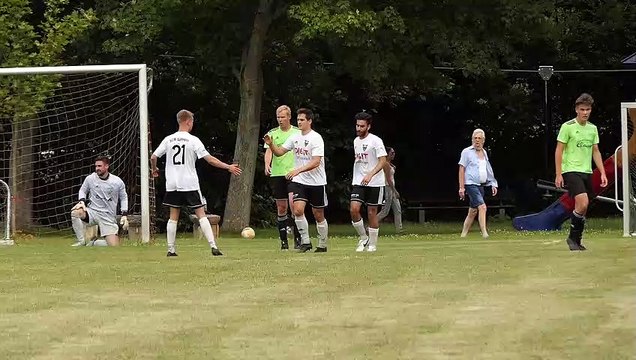 Das 0:1 für den SCW Göttingen beim SV Hahle durch Tristan Starke