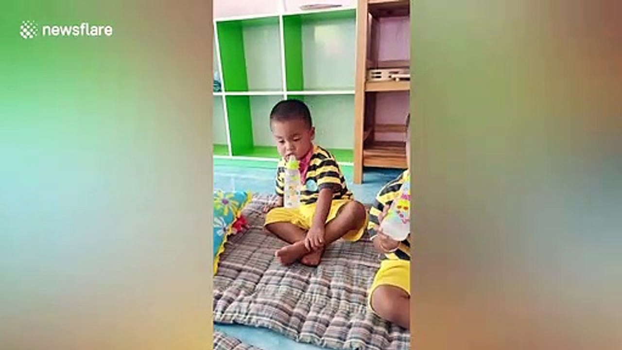 Toddler twins struggle to stay awake while drinking bottles
