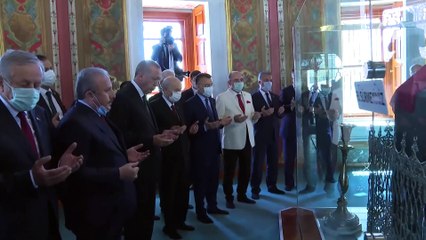 Fatih'in türbesinde duayı Meclis Başkanı Şentop okudu